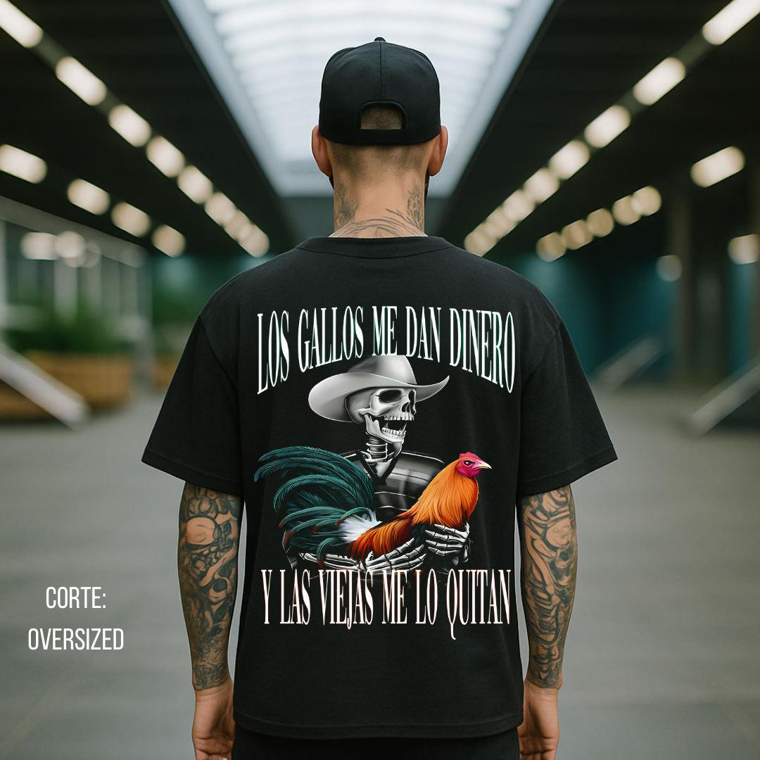 Playera Calacas Chidas - Los gallos me dan dinero, las viejas me lo quitan